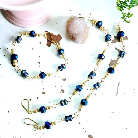 Boho Chic Blue Glass Beaded Bracelet, Holographic Faceted Glass, 6.5" - Picture 3 of 5